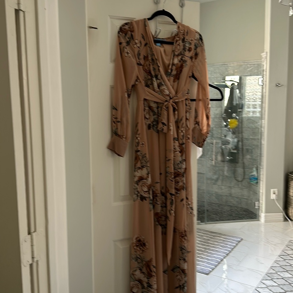 Beautiful dress worn 1 time to wedding